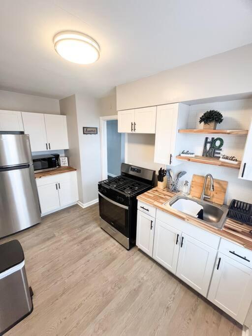 The Gateway: Entire Apartment 7 Mins From Airport 클리블랜드 외부 사진