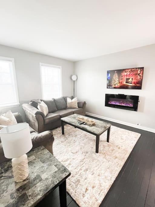 The Gateway: Entire Apartment 7 Mins From Airport 클리블랜드 외부 사진
